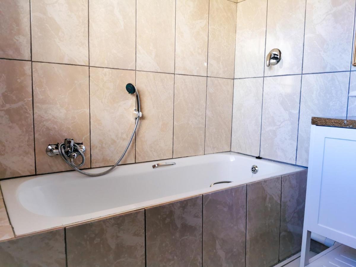 Genesis Guesthouze Hotell Bela-Bela Exteriör bild